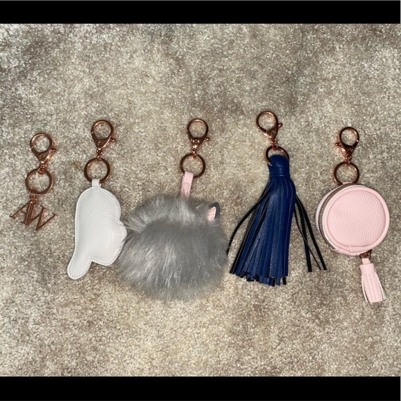 ISO this bag, it’s the AARYN Williams, I’d love to buy if all charms be included - Picture 2 of 2